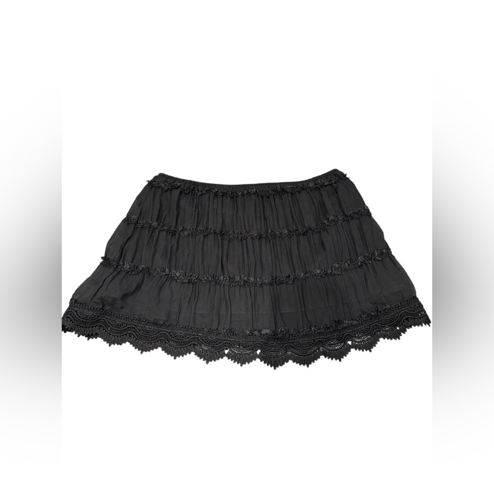 Black‎ Textured Skirt with Lace Trim